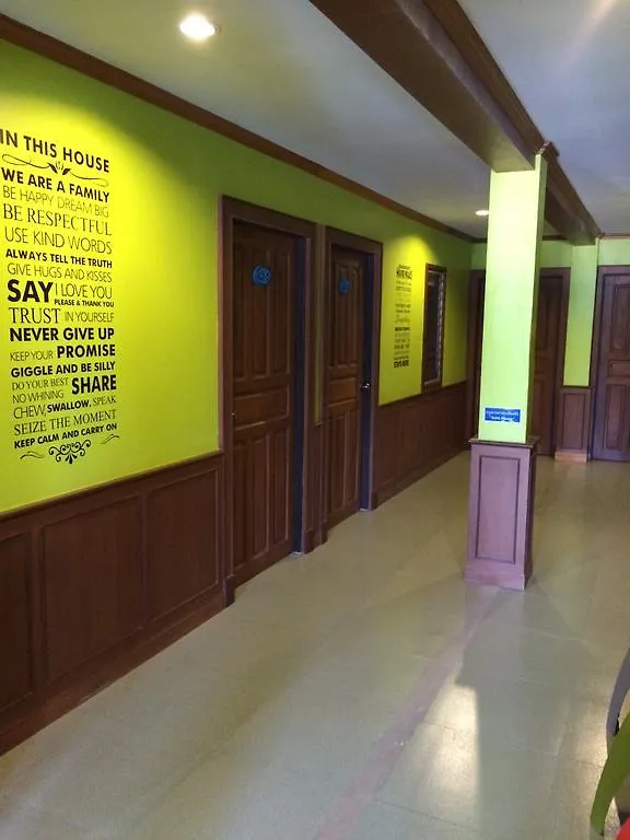 K2 Backpacker Hostel Khao Lak