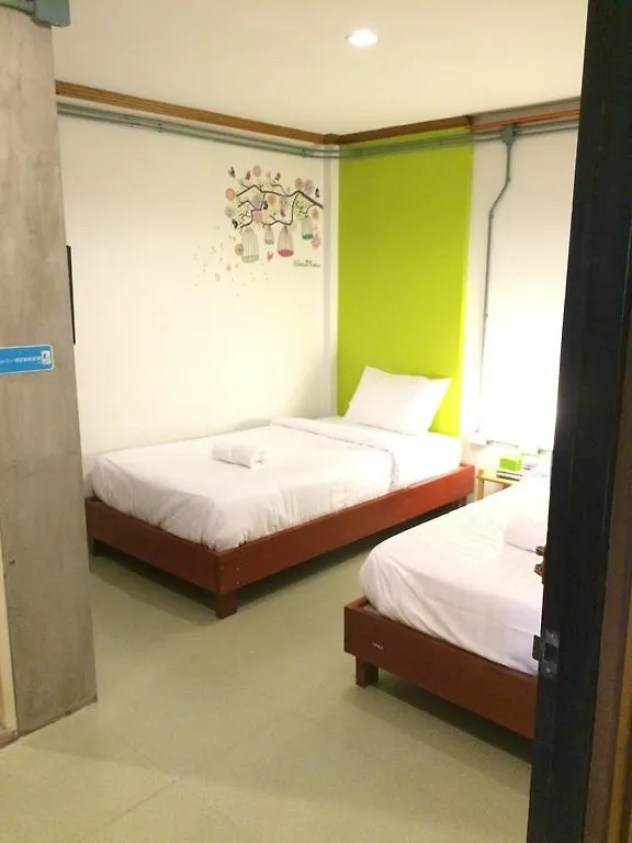 K2 Backpacker Hostel Khao Lak