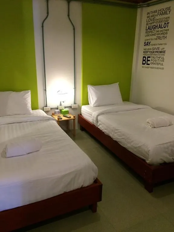 K2 Backpacker Hostel Khao Lak