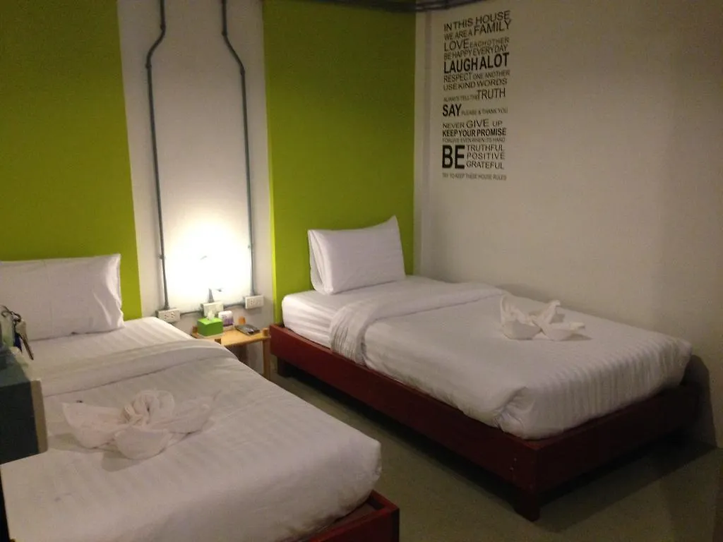 K2 Backpacker Hostel Khao Lak