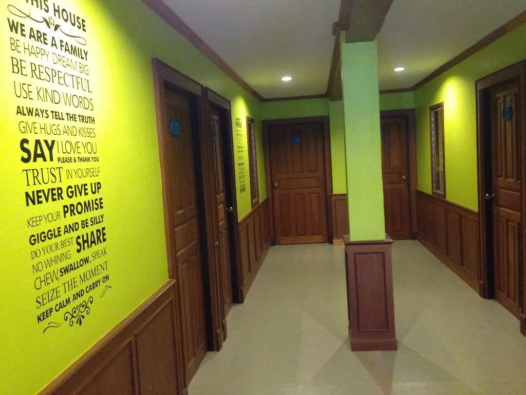 K2 Backpacker Hostel Khao Lak