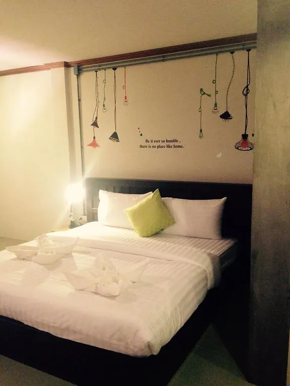 K2 Backpacker Hostel Khao Lak
